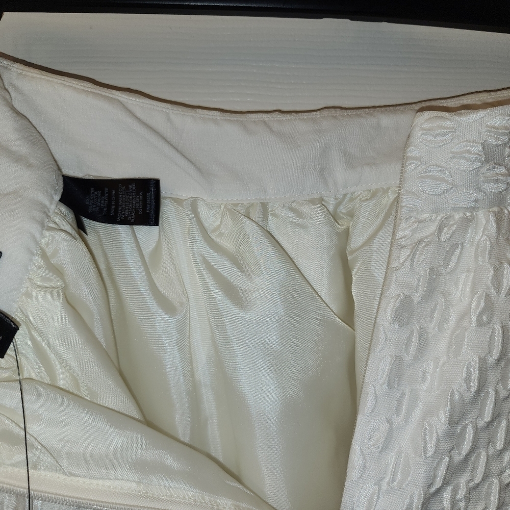 NWT Express White Quilted Textured Mini Skirt - Fit & Flare - 4 - Picture 6 of 8